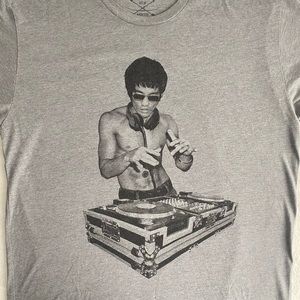 Grey short sleeve tee